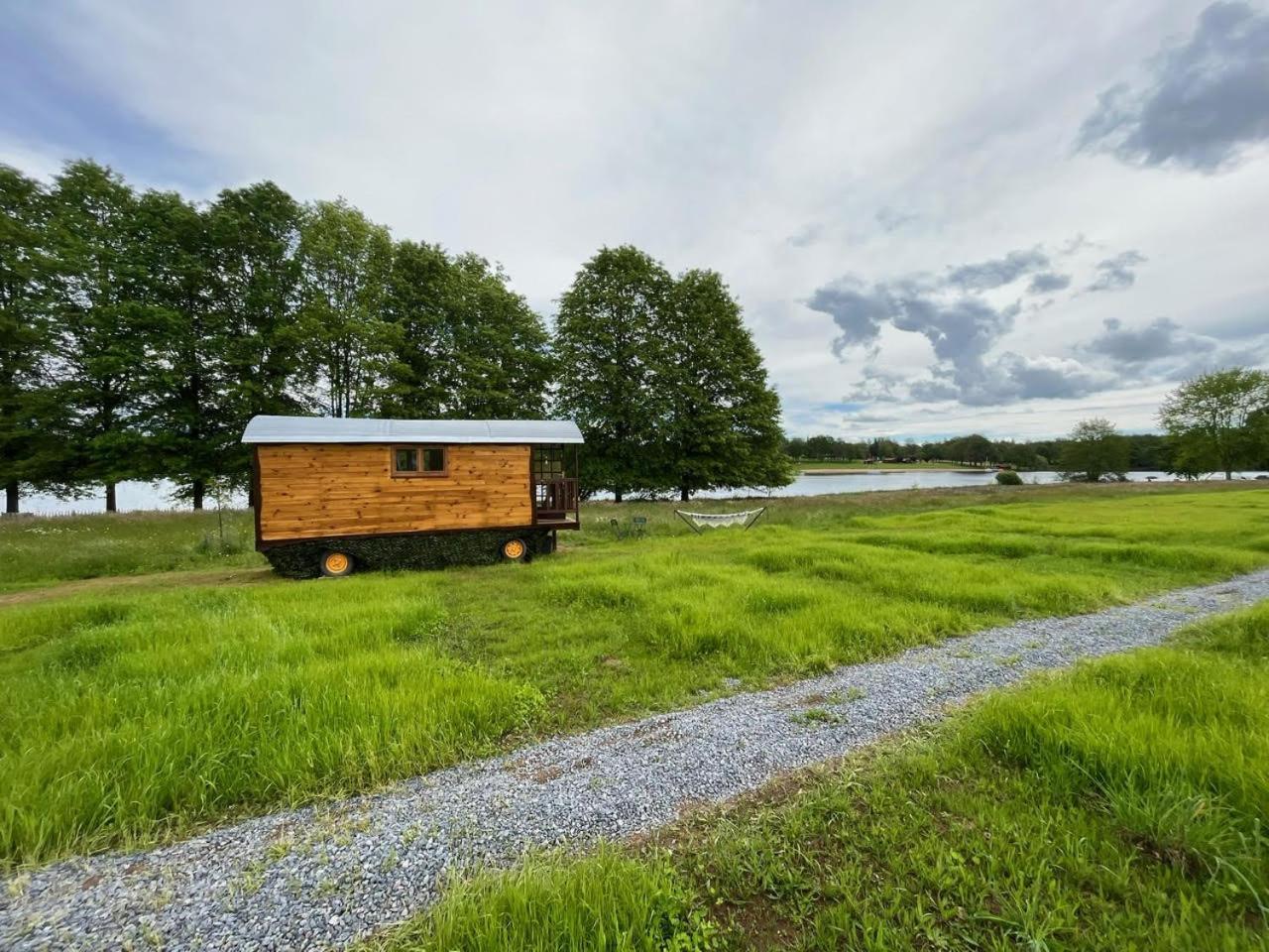 Les Logements Insolites De La Base Nautique Verneuil  Exterior photo